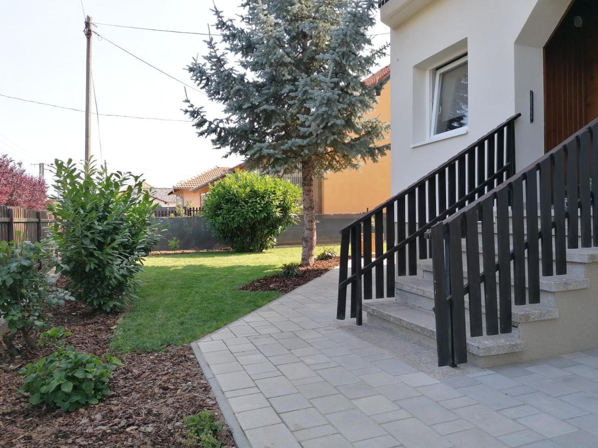 Villa Lili Apartments Balatonkeresztur Exterior photo