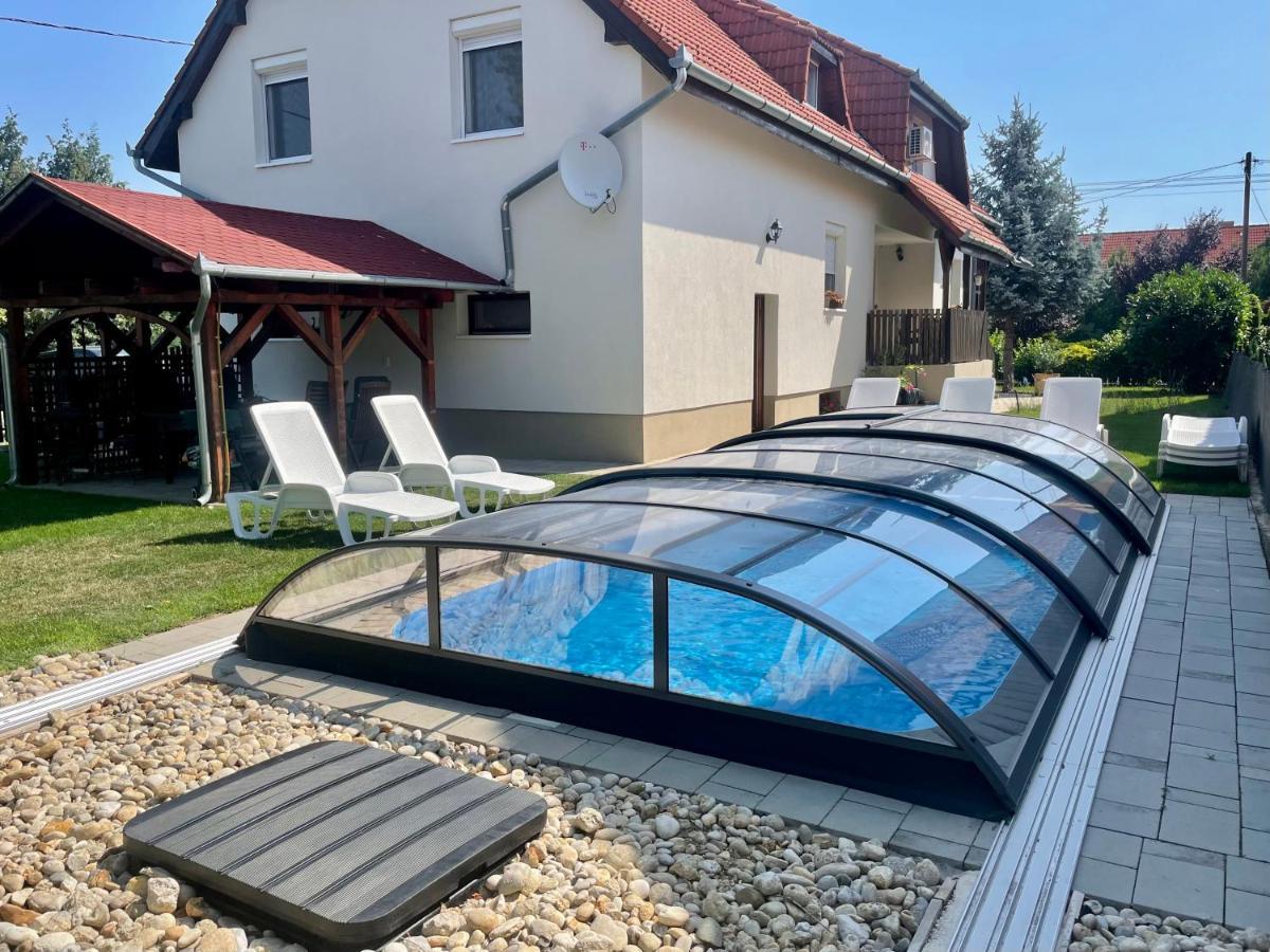 Villa Lili Apartments Balatonkeresztur Exterior photo