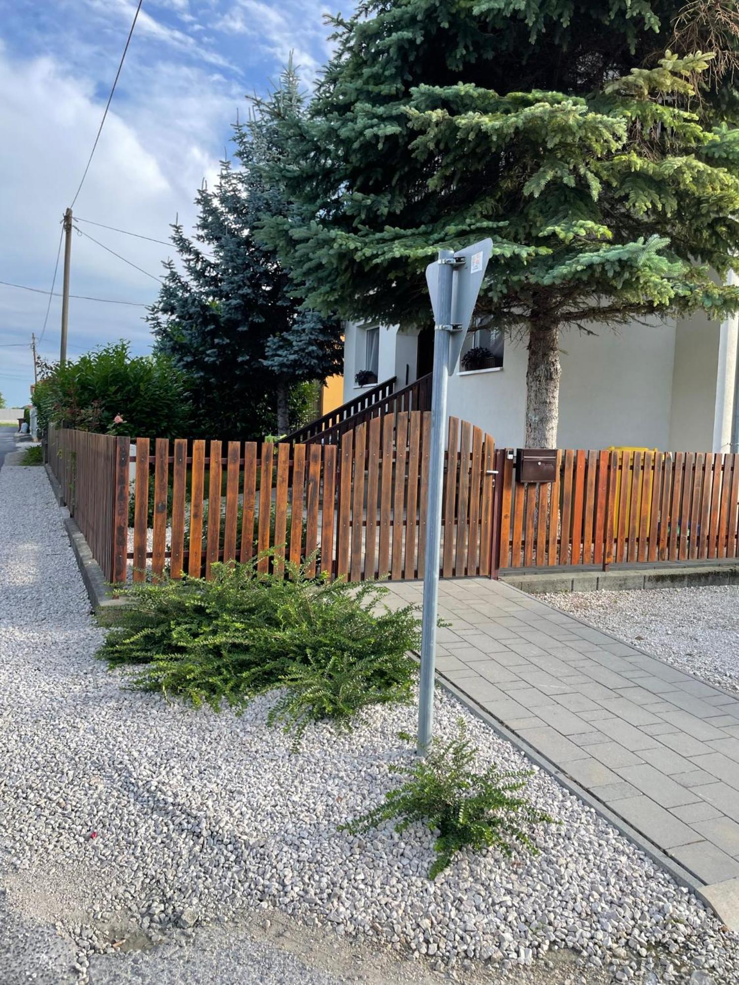 Villa Lili Apartments Balatonkeresztur Exterior photo