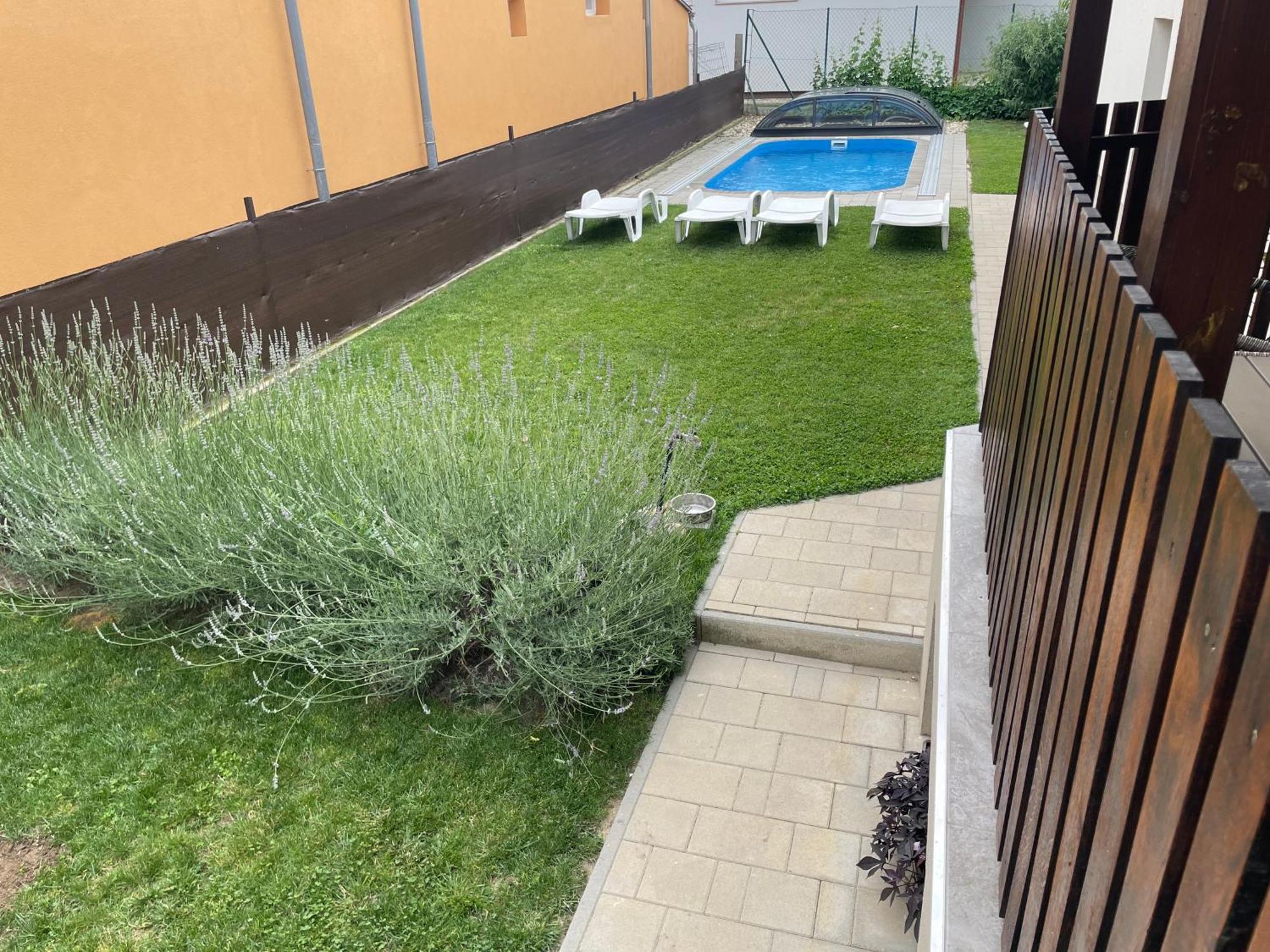 Villa Lili Apartments Balatonkeresztur Exterior photo